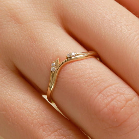 Curved Wave Leaf Ring