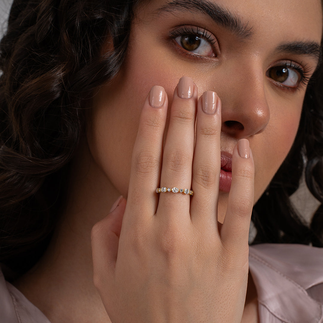 Elegant Alternating Oval Ring