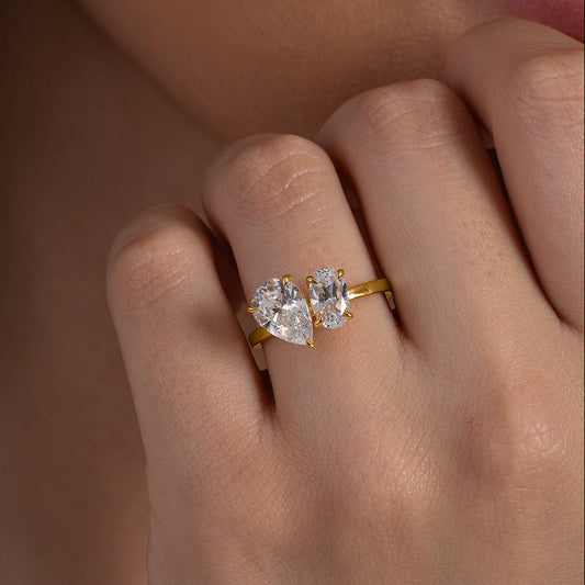 Pear & Oval Diamond Toi et Moi Ring