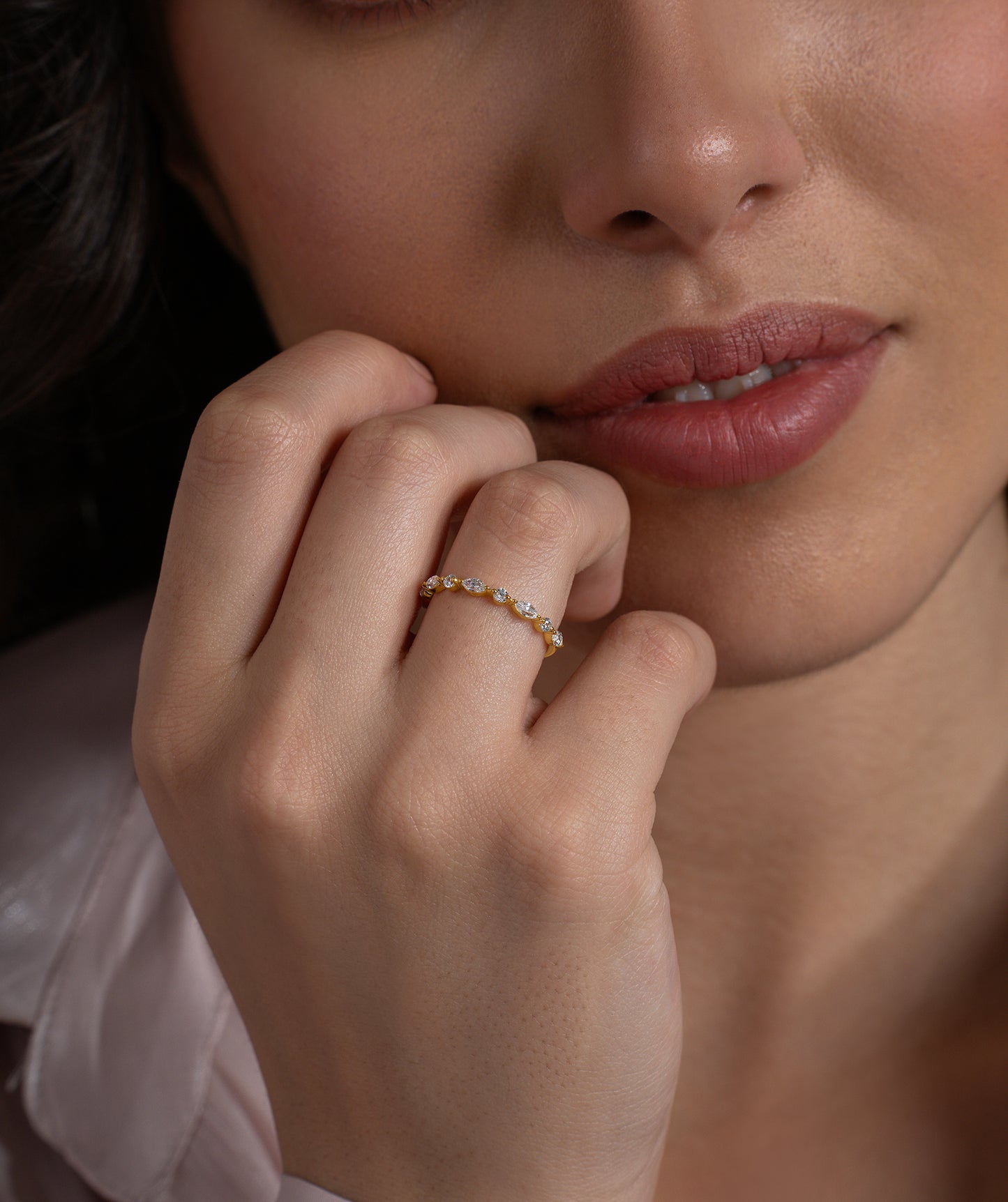 Delicate Marquise Round Band