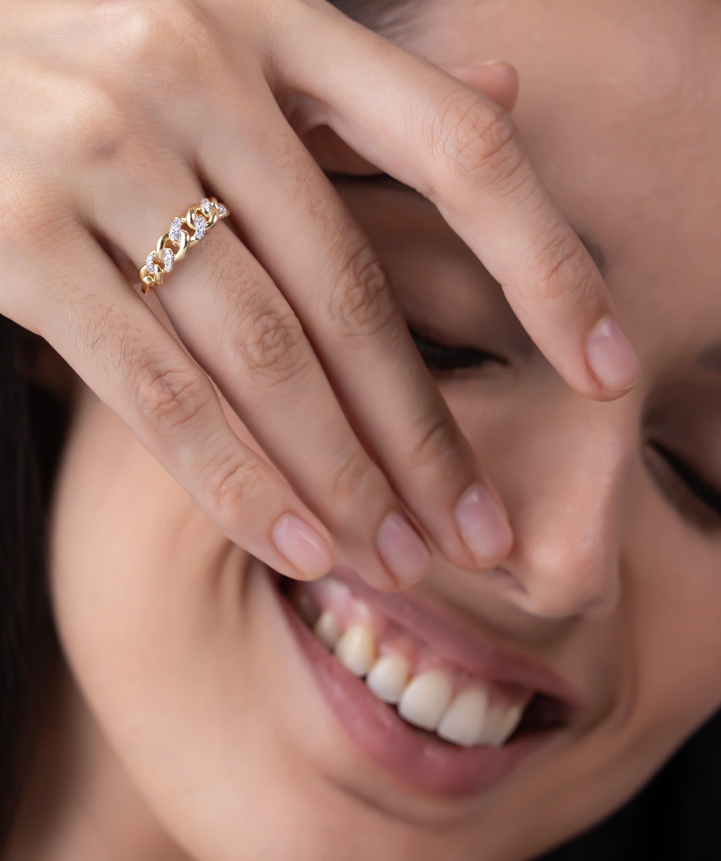 Elegant Chain-Link Diamond Ring