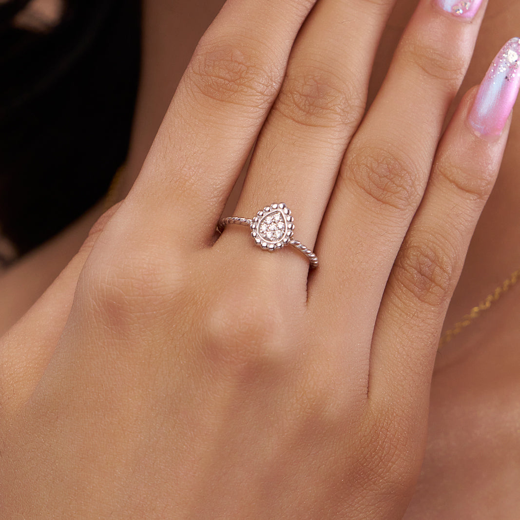 Sophisticated Pear-Shaped Diamond Ring