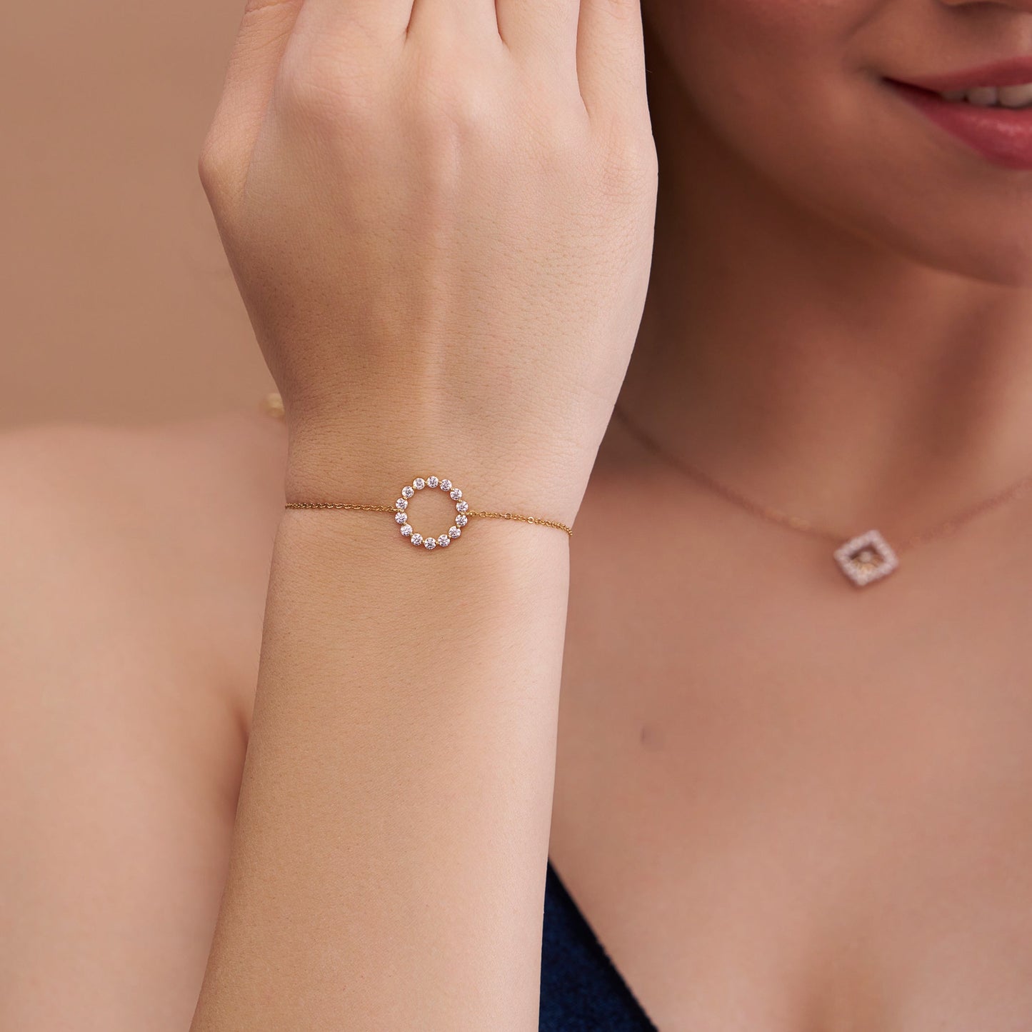Circle Design Diamond Bracelet - KYMEE