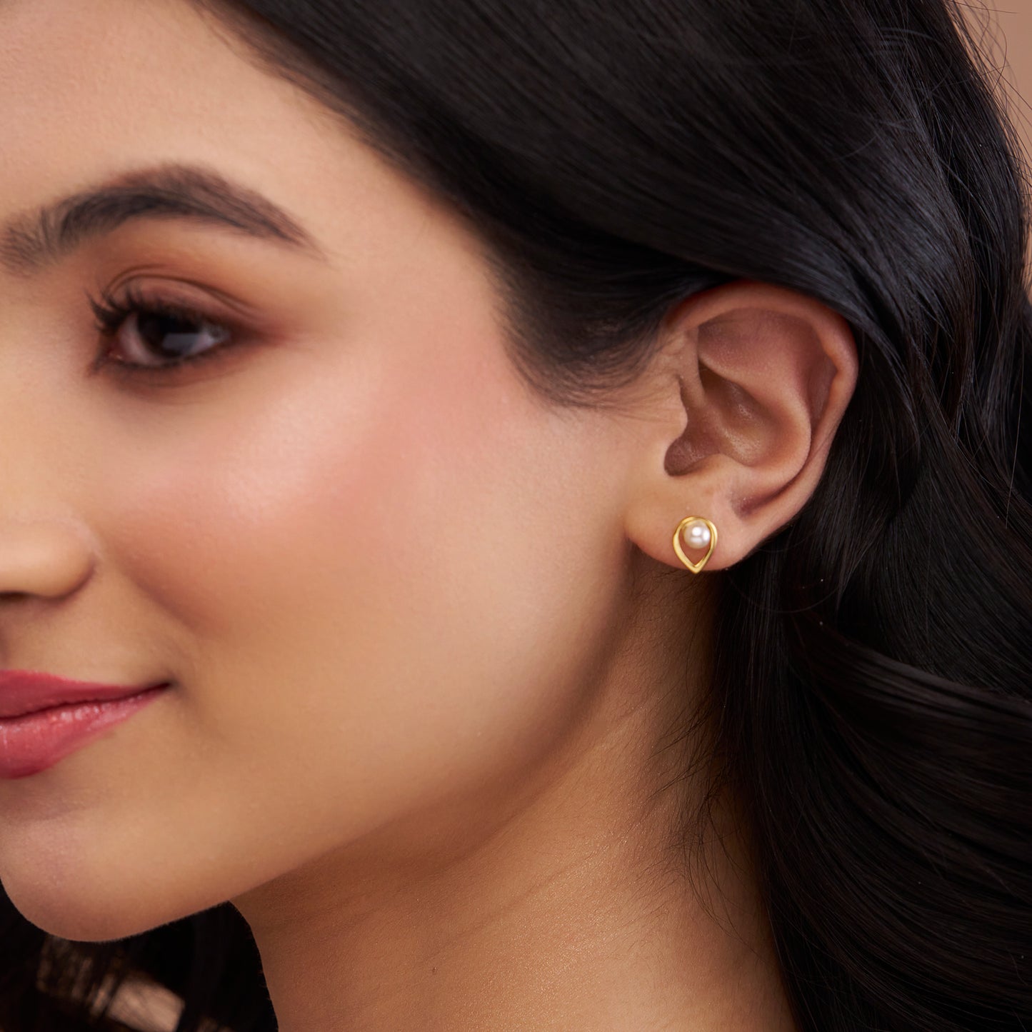 Pear-Shaped Mother of Pearl Stud - KYMEE