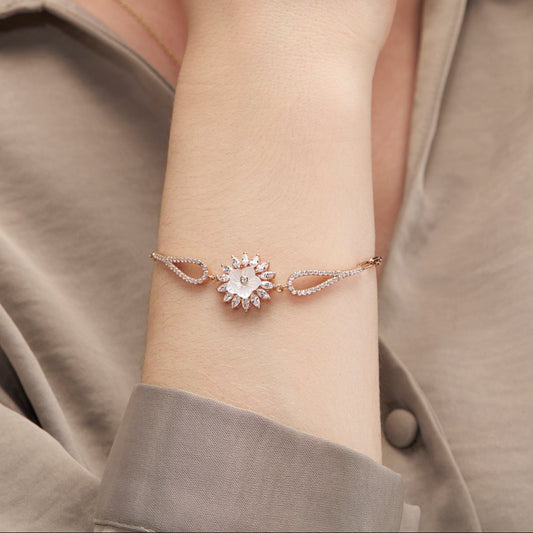 Flower Design Trendy Bracelet - KYMEE
