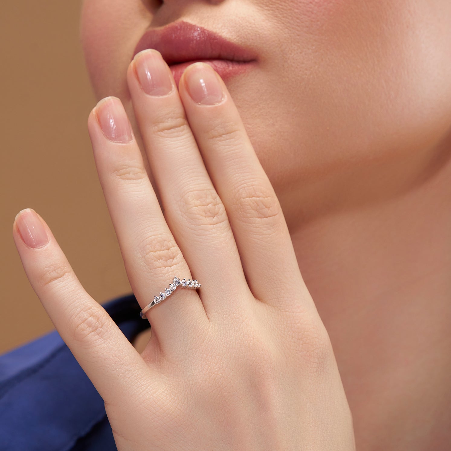 Contemporary V-Shaped band - KYMEE