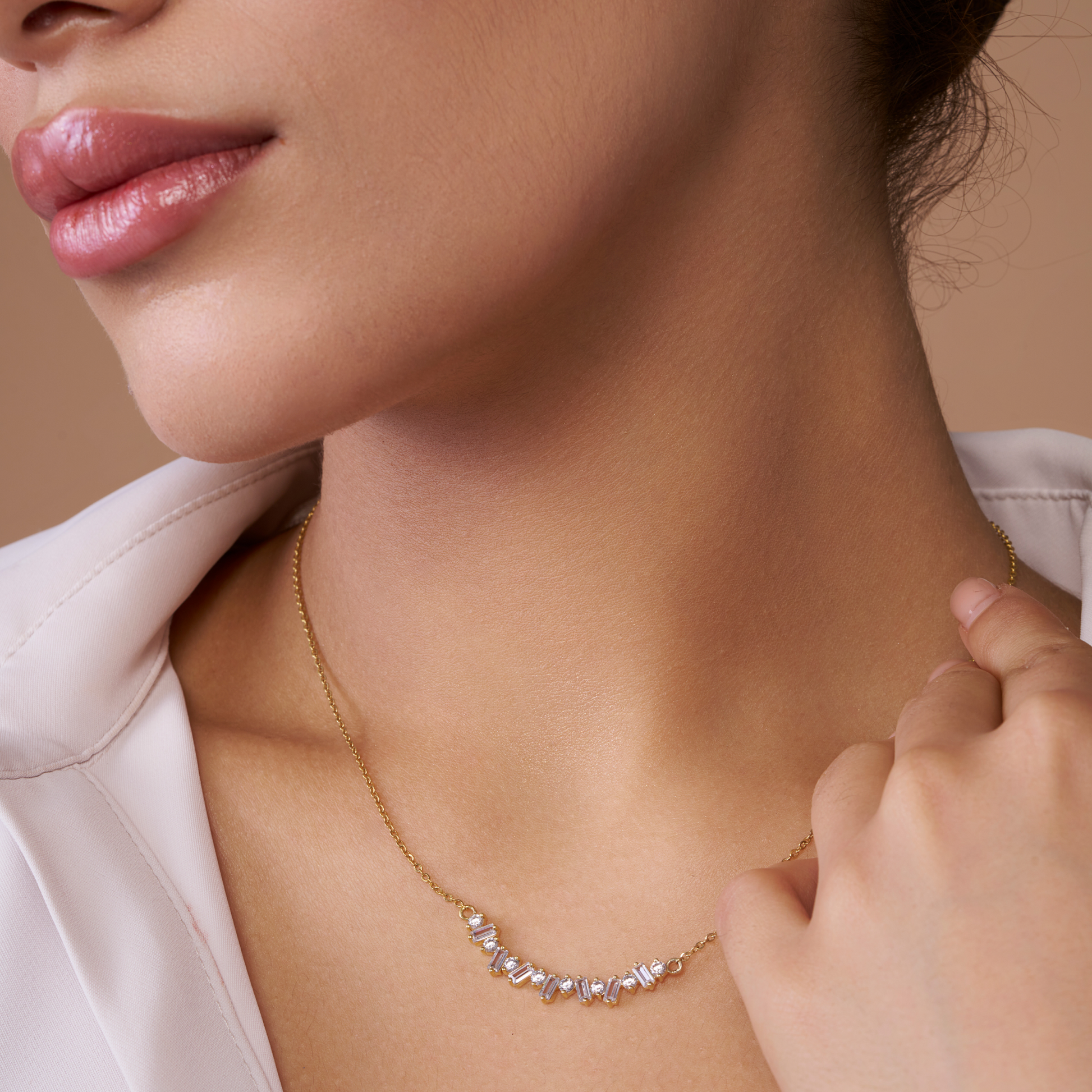 Sparkle Stone Curve Necklace - KYMEE