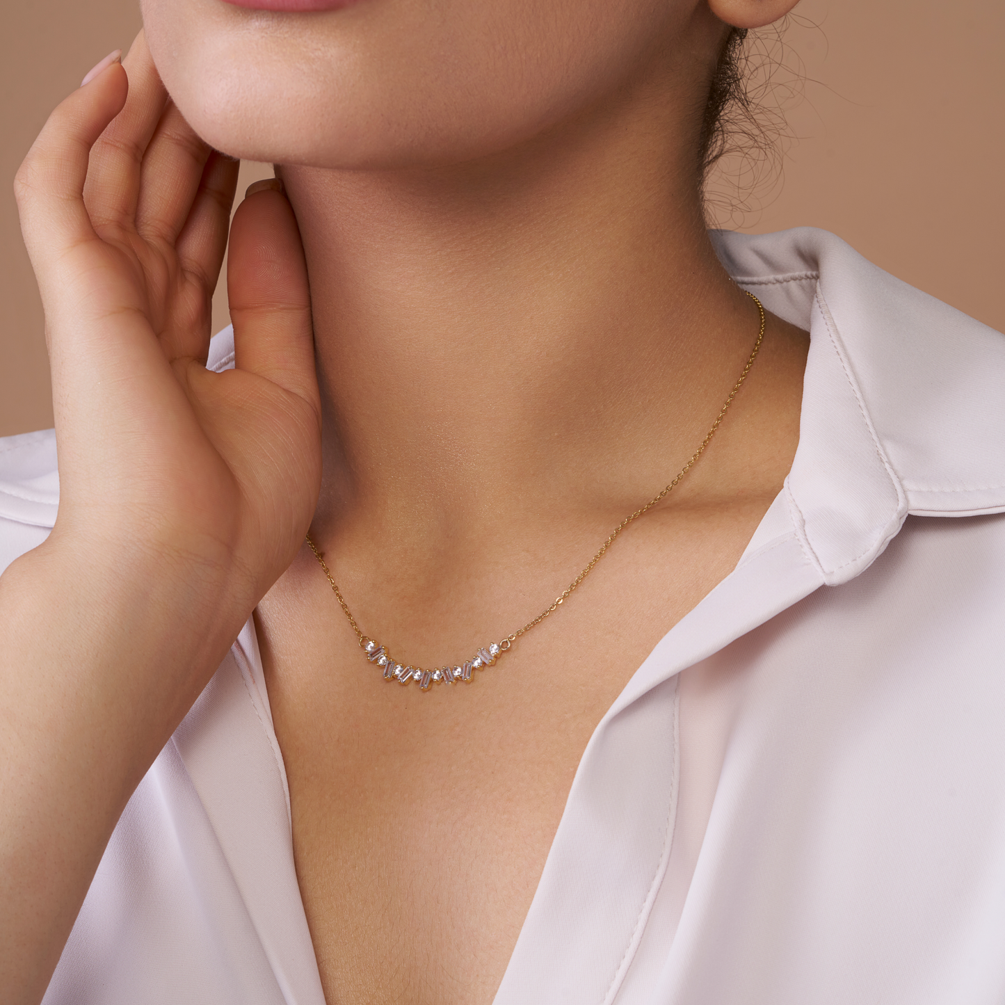 Sparkle Stone Curve Necklace - KYMEE