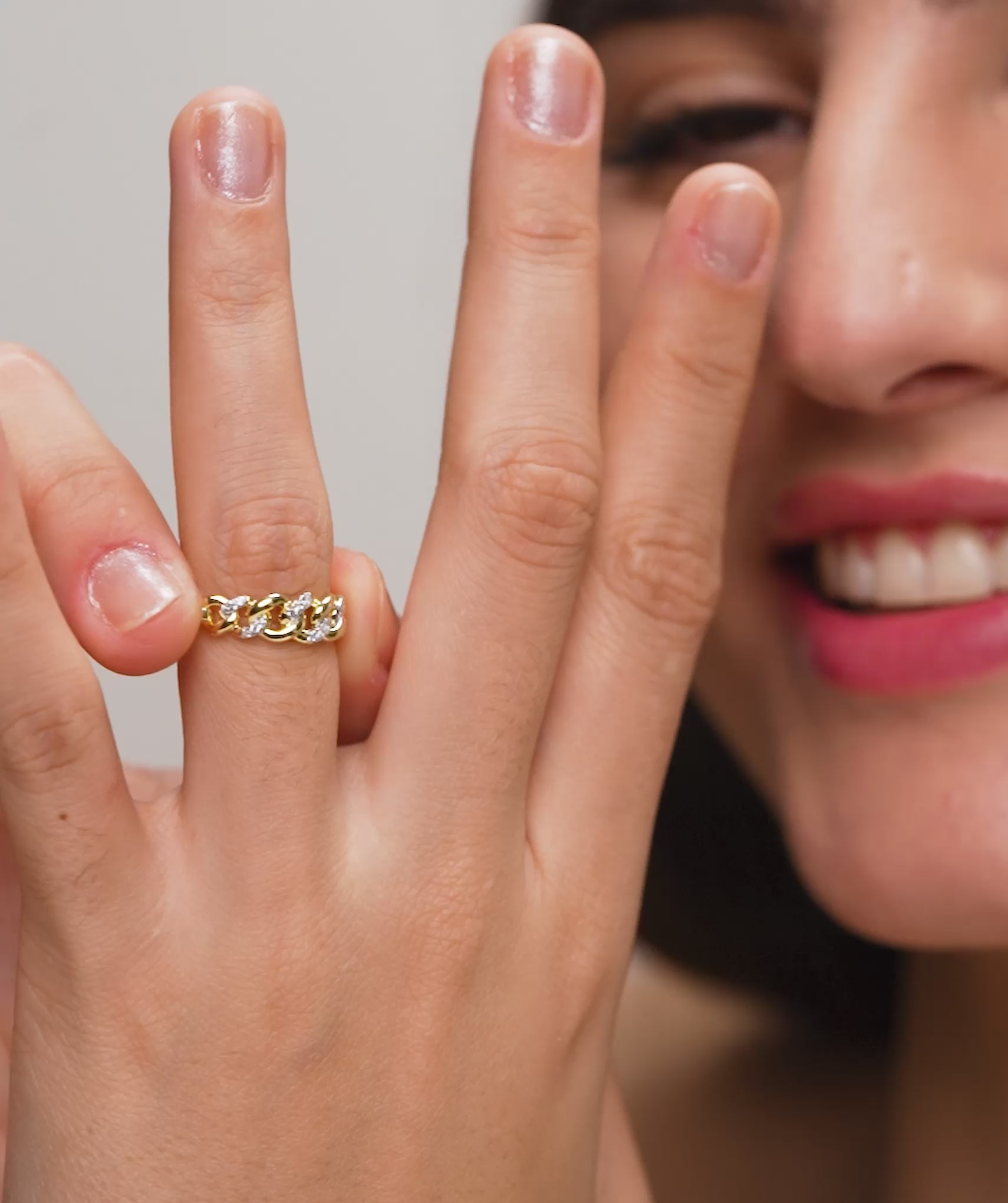 Elegant Chain-Link Diamond Ring