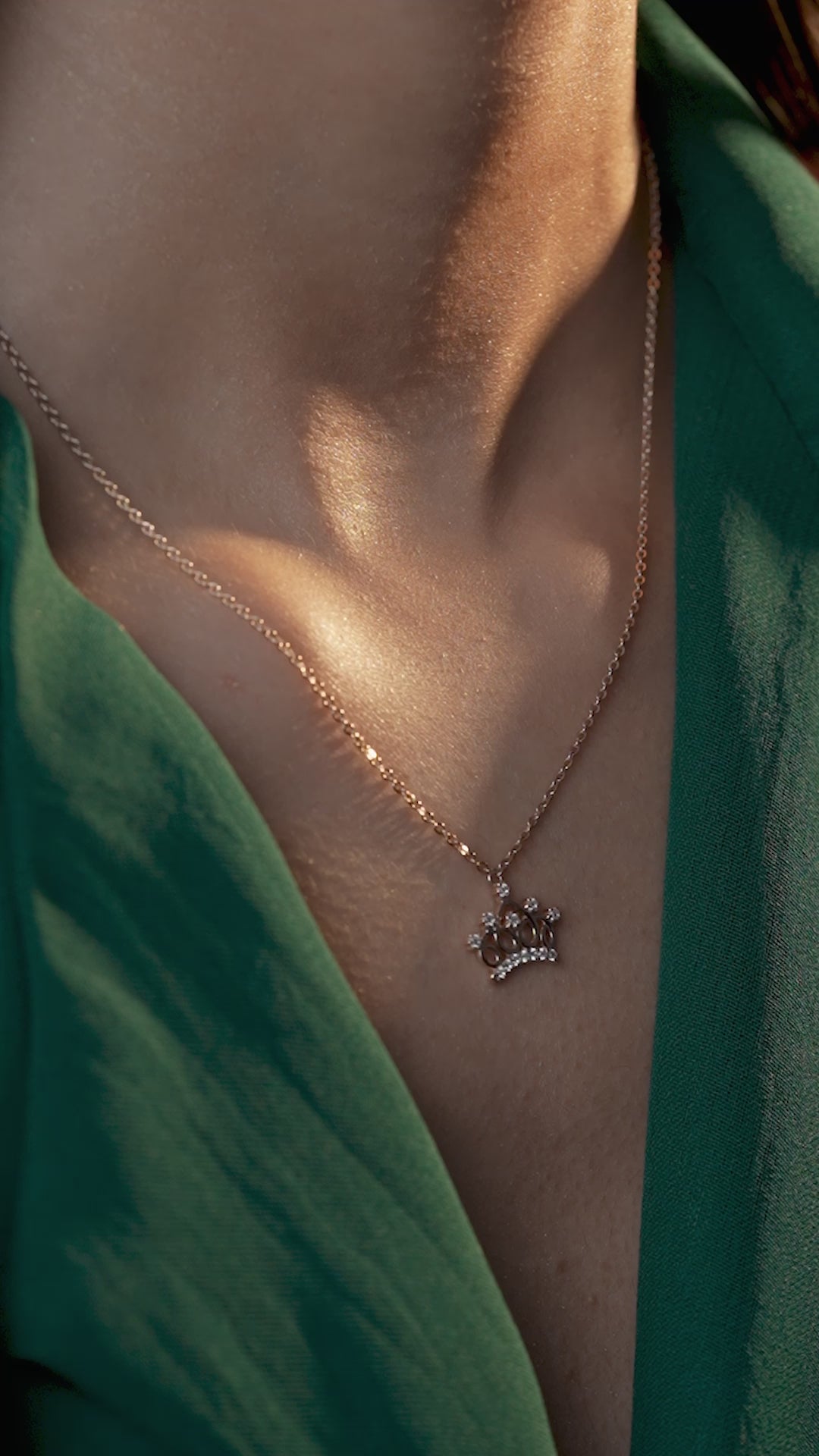 Crown Style Pendant Necklace