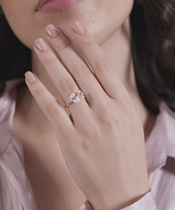 Pear & Oval Diamond Toi et Moi Ring