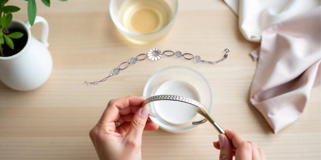 clean silver jewellery
