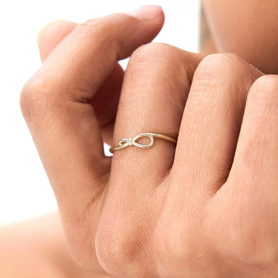 Minimal Knotted Loop Ring