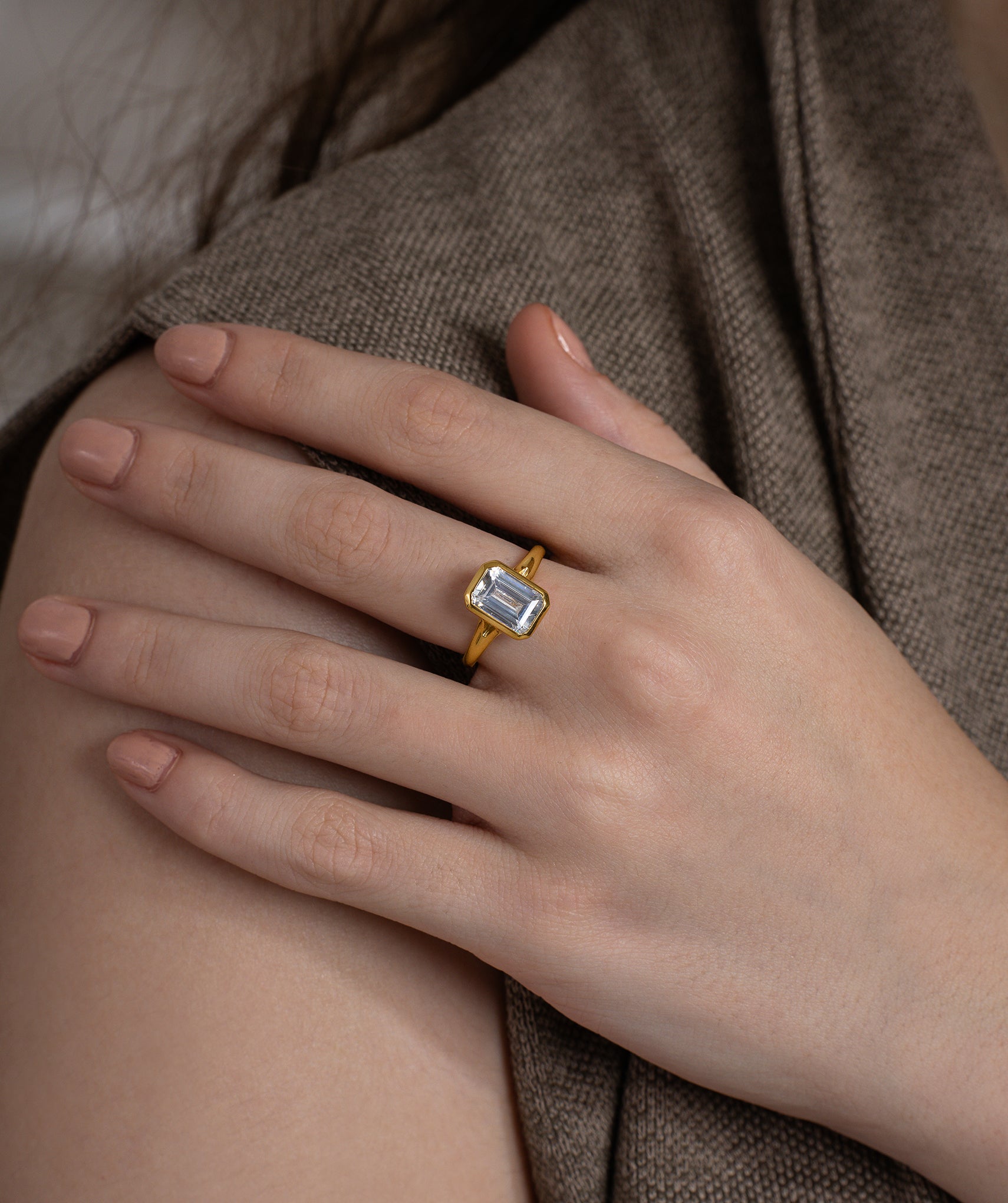 Emerald Glow Solitaire Ring