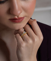 Round Solitaire Scattered Cluster Ring