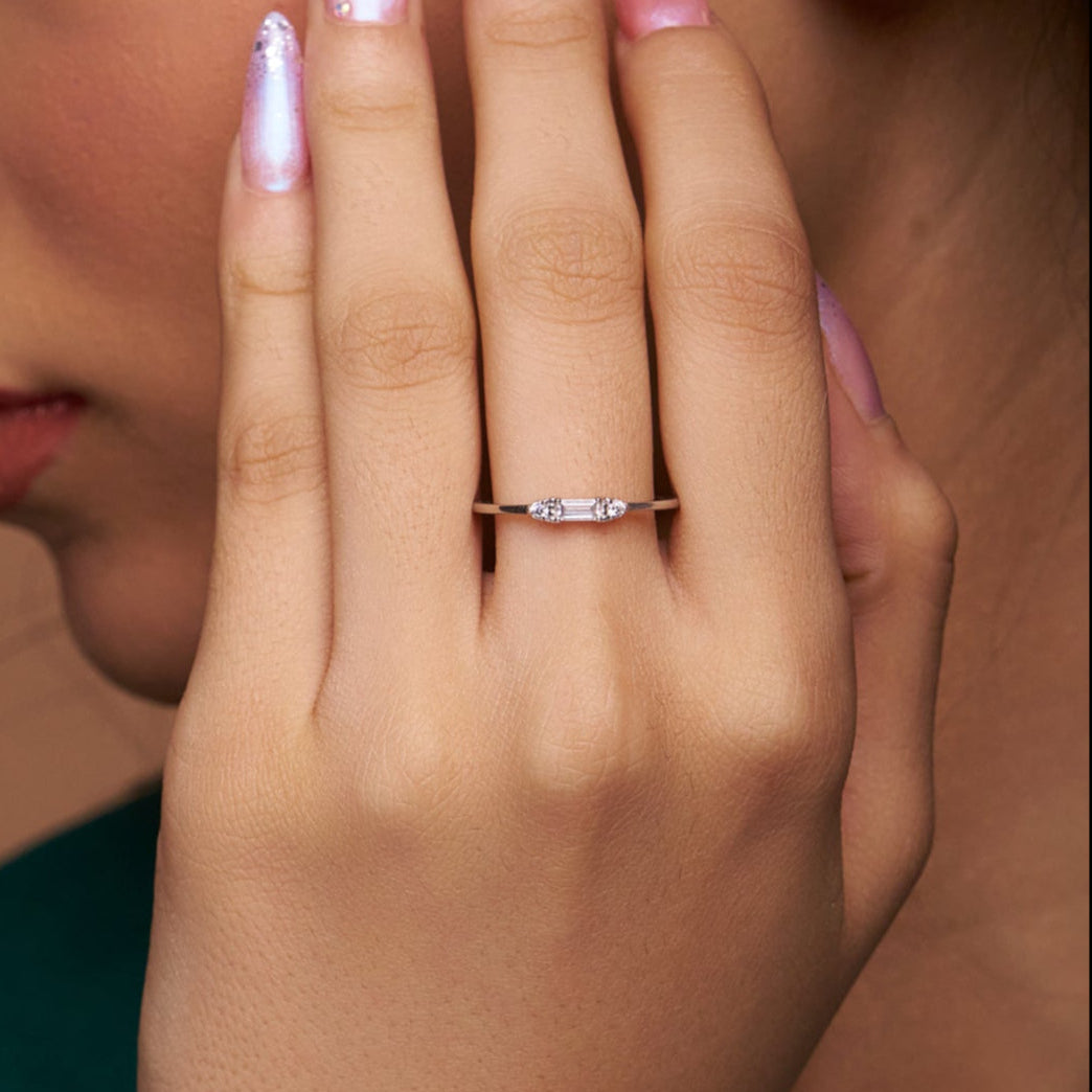 Baguette Diamond Minimalist Ring - KYMEE