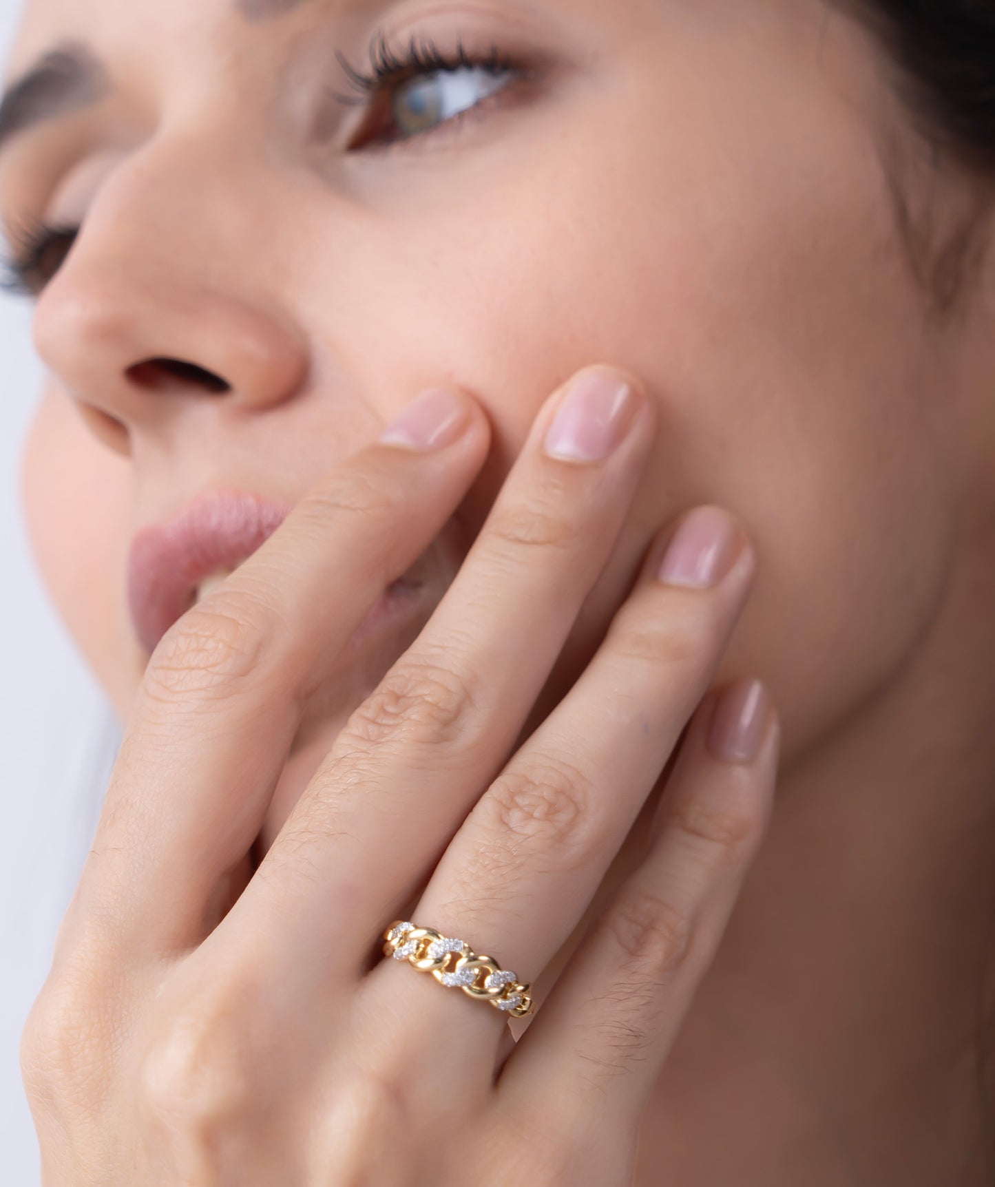 Elegant Chain-Link Diamond Ring