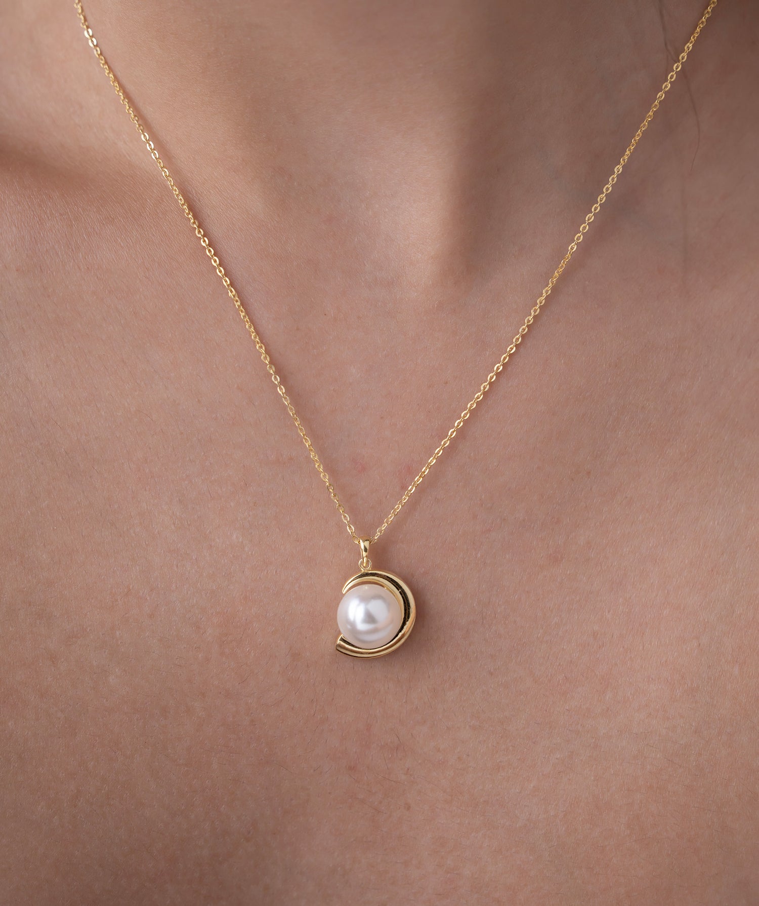 Trendy Pearl Necklace