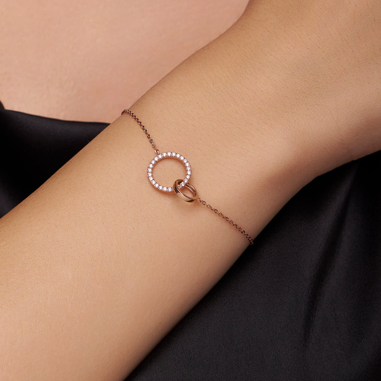 Interlocking Circle Bracelet - KYMEE