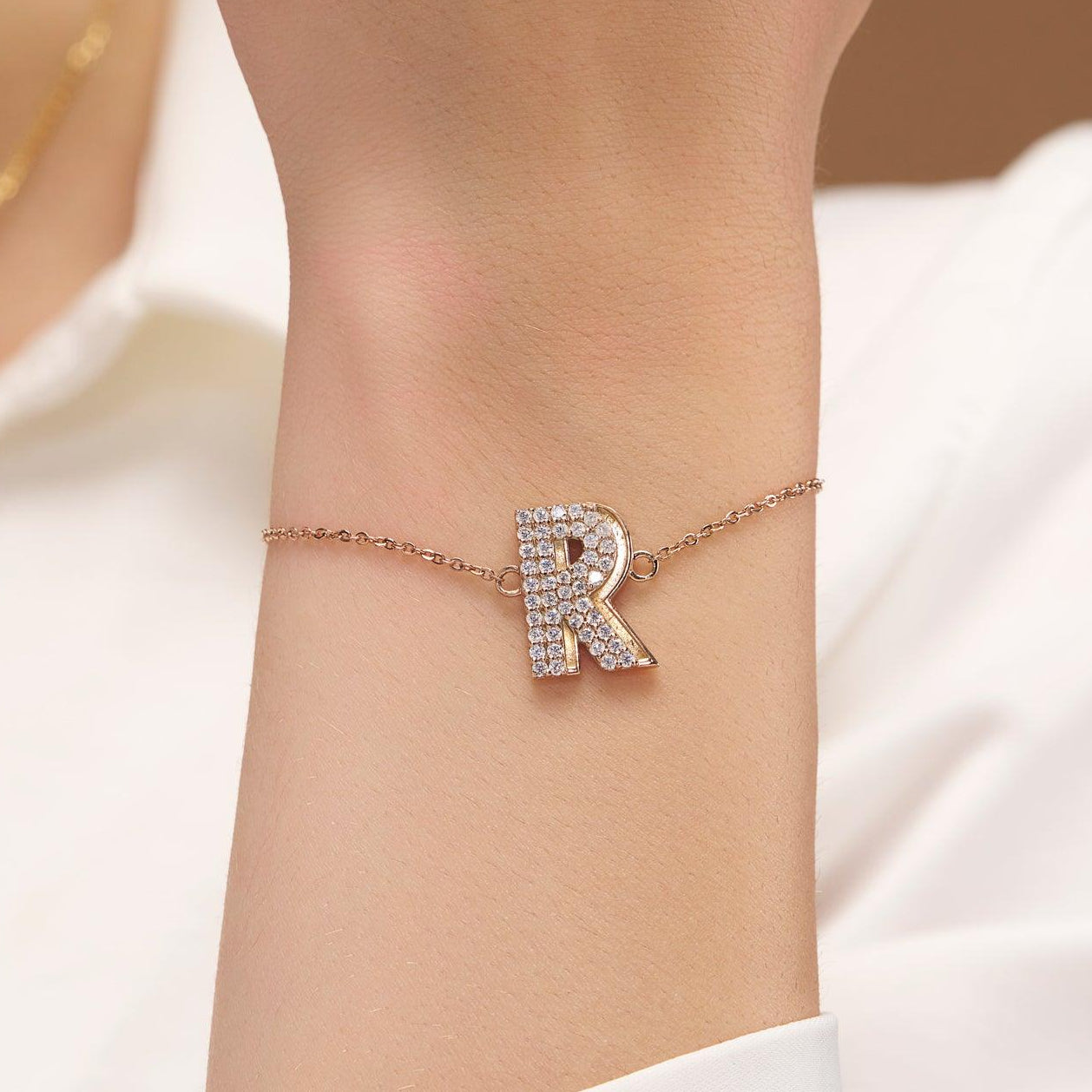 The Round Diamond 'R' Bracelet - KYMEE