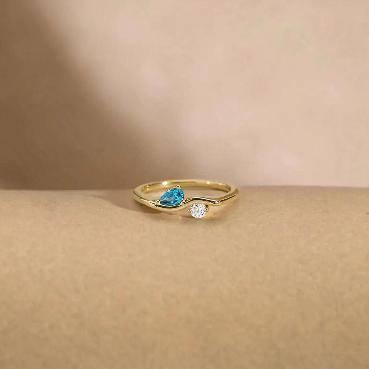 Toi et Moi Pear Round Wave Band Ring