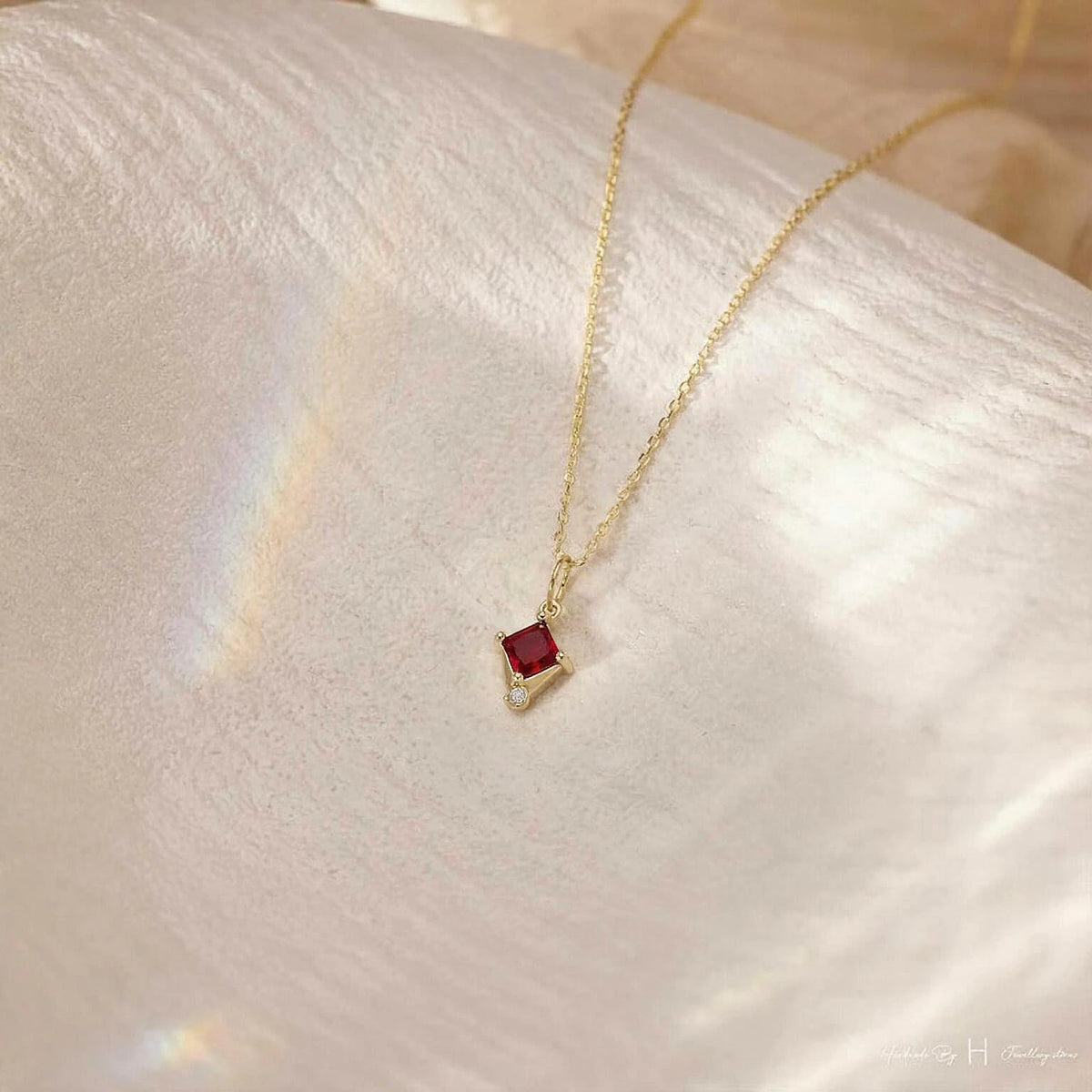 Kite Shape Art Deco Pendant Necklace