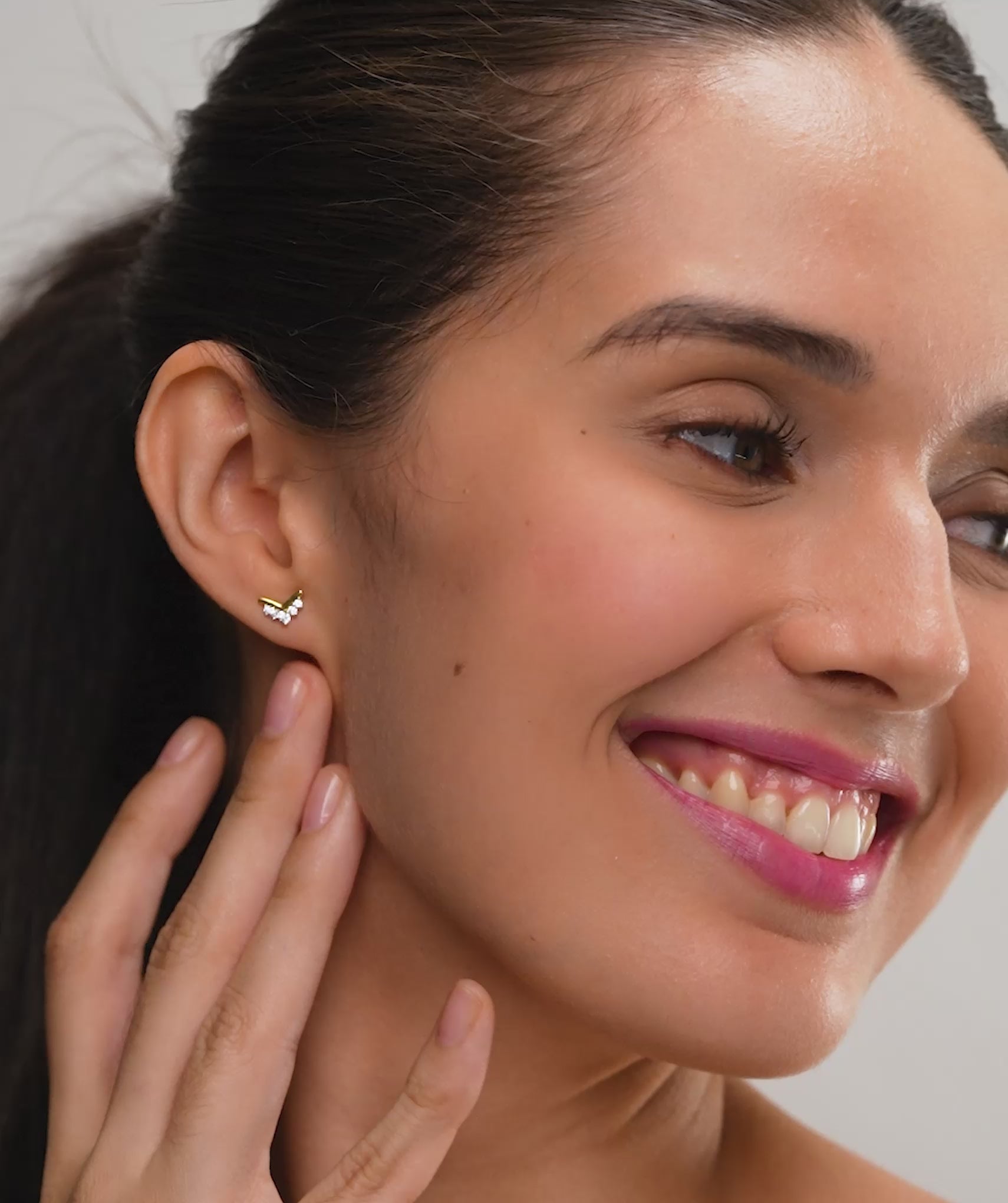 Sparkling V-Shaped Necklace & Earrings Combo Set