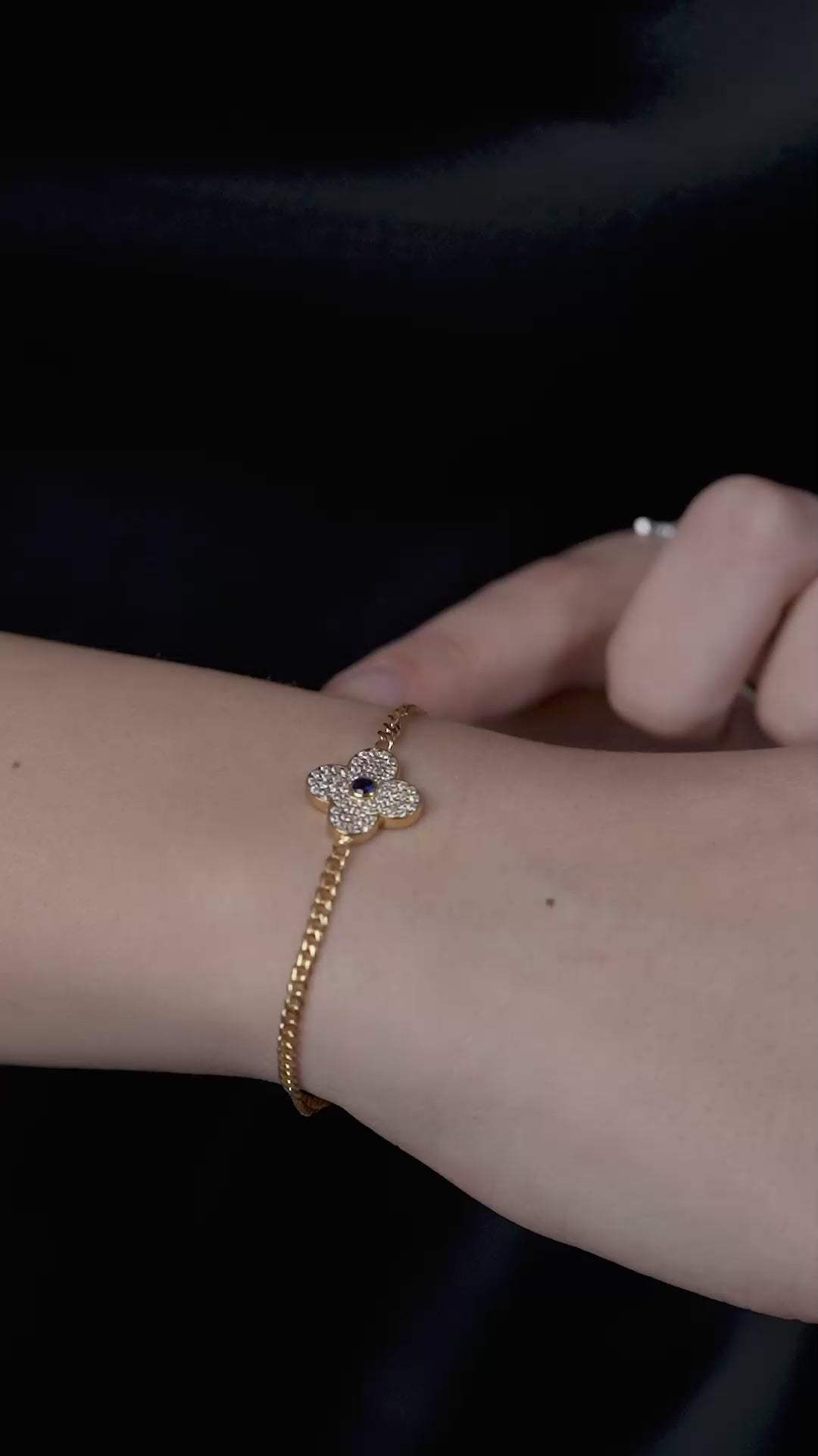 Shimmering Clover Bracelet