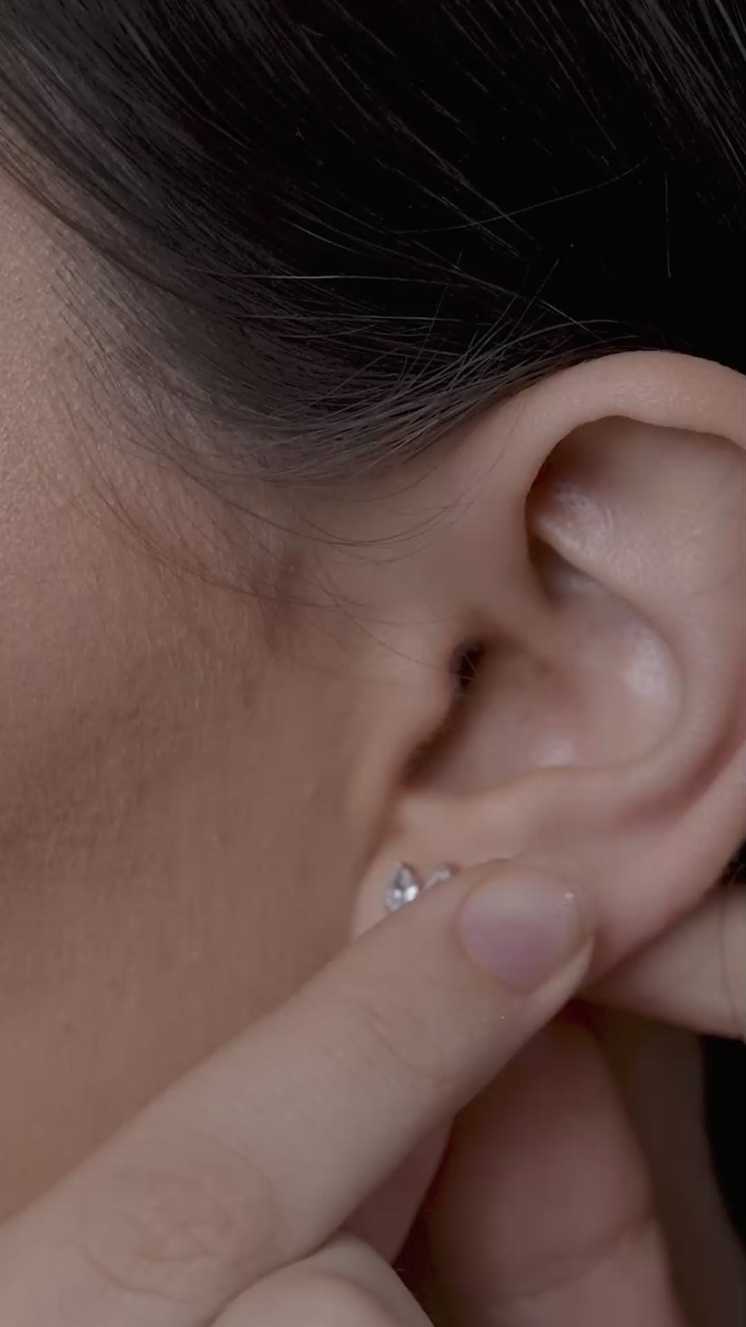 Pear-Shaped Diamond Stud